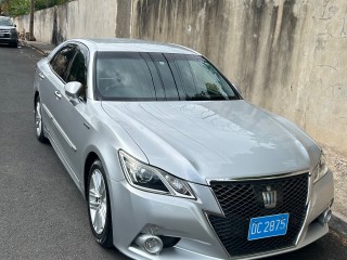 2013 Toyota Crown Athlete S 
$3,000,000