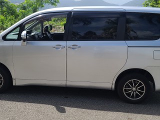 2011 Toyota Voxy