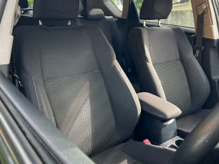 2013 Toyota Auris
$1,390,000
