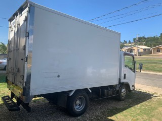 2011 Isuzu Elf