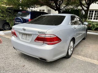 2011 Toyota Crown Royal Saloon