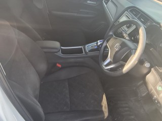 2016 Honda Fit Shuttle Hybrid for sale in Kingston / St. Andrew, Jamaica