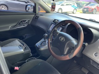 2013 Toyota Mark x zio