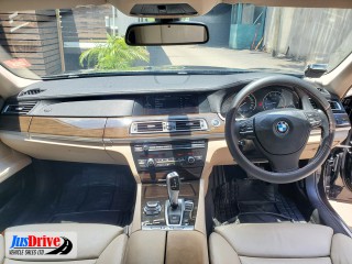 2011 BMW 730i