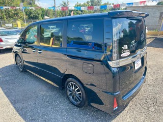 2016 Toyota VOXY ZS 
$3,550,000