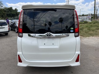 2014 Toyota Noah Si