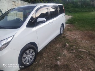 2015 Toyota Noah