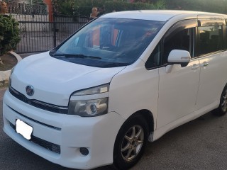 2011 Toyota Voxy for sale in Kingston / St. Andrew, Jamaica