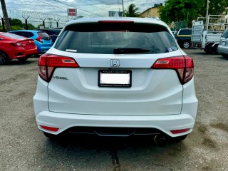 2016 Honda Vezel S
$3,000,000