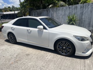 2014 Toyota Crown