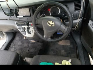 2008 Toyota ISIS platana