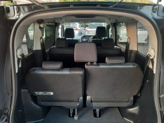 2014 Toyota Noah SI