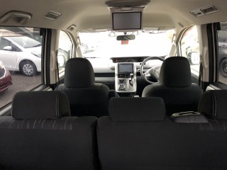 2011 Toyota Voxy ZS for sale in Manchester, Jamaica