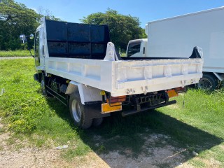 2005 Isuzu Forward Truck