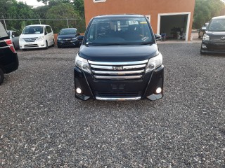 2014 Toyota Noah SI