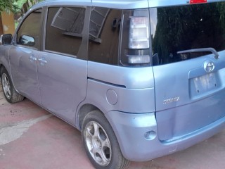 2012 Toyota Sienta
$820,000