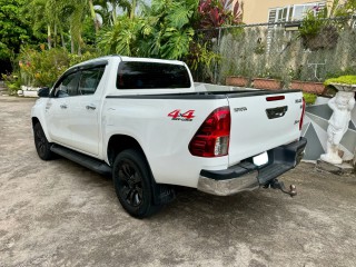 2017 Toyota Hilux Revo 
$4,980,000