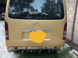 2007 Toyota Hiace bus