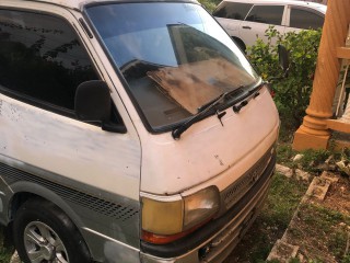 2004 Toyota Hiace