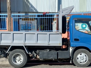 2005 Hino DUTRO