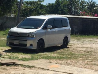 2013 Toyota Voxy for sale in St. Elizabeth, Jamaica