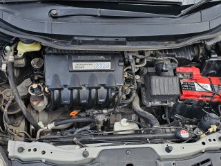 2012 Honda Fit shuttle
$895,000