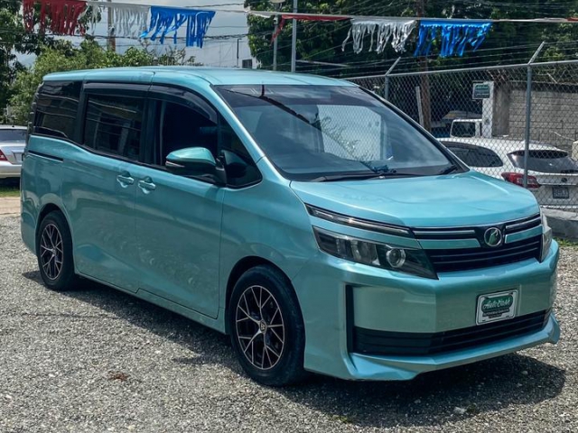 2014 Toyota Voxy for sale in Kingston / St. Andrew, Jamaica