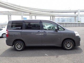 2013 Toyota NOAH