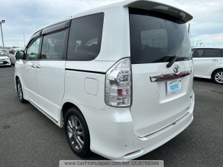 2013 Toyota Voxy