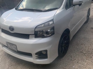 2011 Toyota Voxy for sale in Kingston / St. Andrew, Jamaica