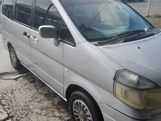 2000 Nissan Serena