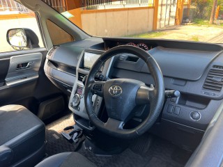 2013 Toyota Voxy