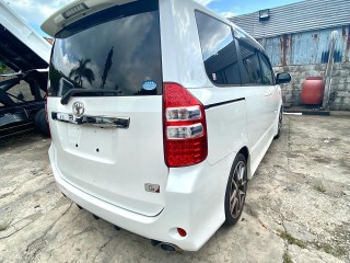 2013 Toyota Noah Gs edition