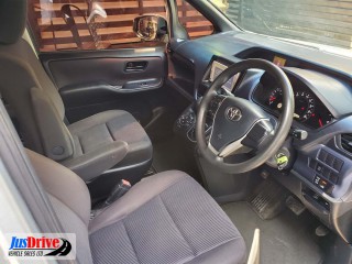 2014 Toyota NOAH