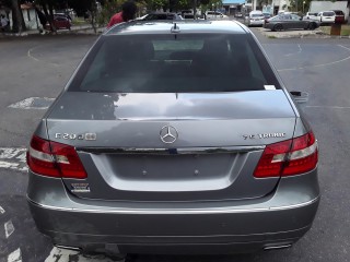 2011 Mercedes Benz E200 7G Tronic for sale in Kingston / St. Andrew, Jamaica