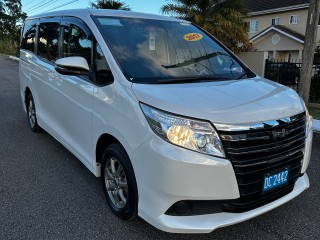 2017 Toyota NOAH