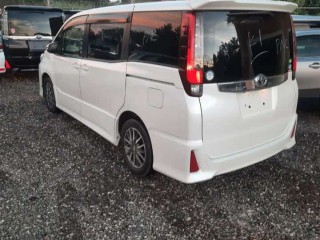 2014 Toyota Noah SI