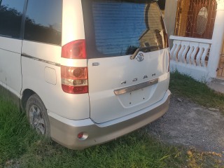 2003 Toyota Noah