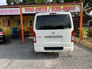 2015 Toyota Hiace Turbo diesel for sale in Kingston / St. Andrew, Jamaica