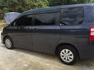 2012 Toyota Noah