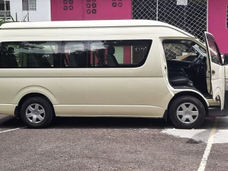 2015 Toyota hiace