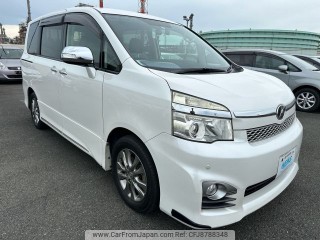 2013 Toyota Voxy