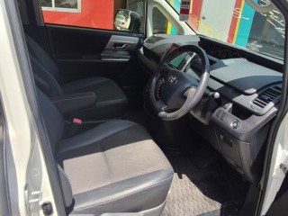 2013 Toyota Voxy for sale in Kingston / St. Andrew, Jamaica