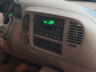 2000 Ford Ford Expedition Eddie Bauer for sale in Manchester, Jamaica