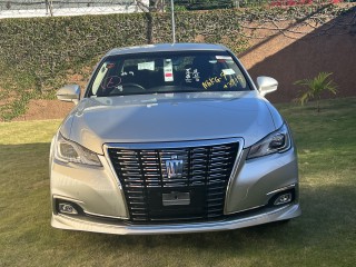 2016 Toyota Crown Hybrid Royal Saloon