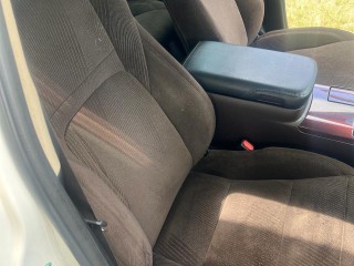 2013 Toyota Crown
$2,650,000