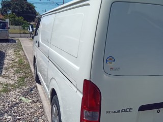 2016 Toyota Hiace panel