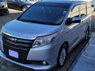 2014 Toyota Noah Hybrid