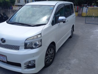 2012 Toyota Voxy for sale in Kingston / St. Andrew, 