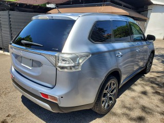 2015 Mitsubishi Outlander 
$2,390,000